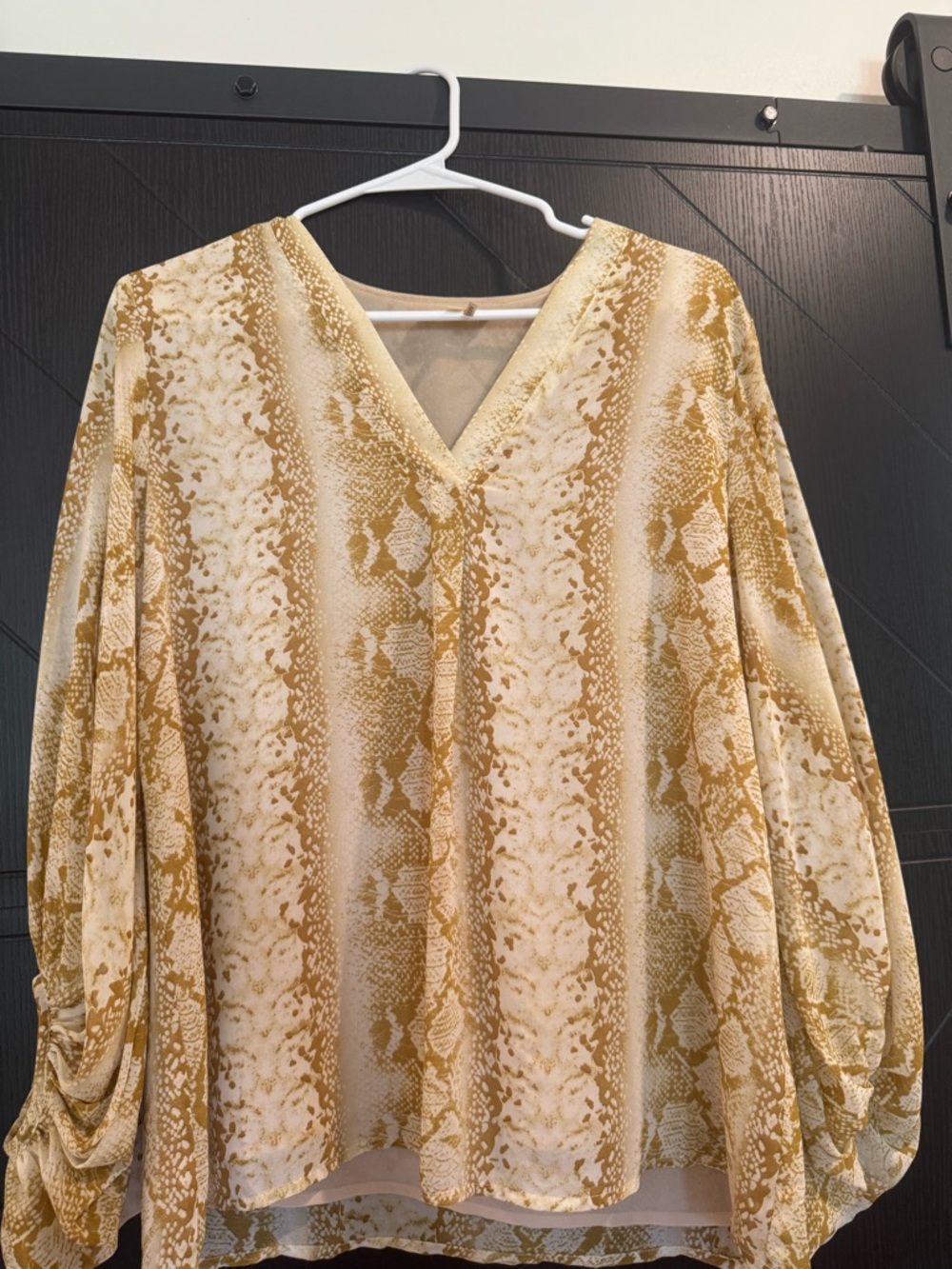 entro Snake Print V-Neck Blouse in Mustard and Cream Size Small